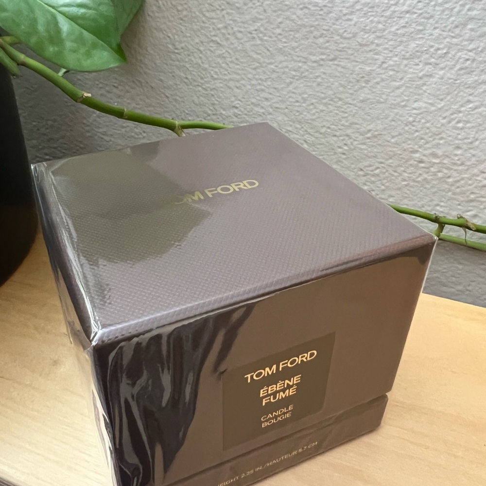 NIB Tom Ford ÉBÈNE FUMÉ CANDLE 5.7cm - Picture 4 of 8